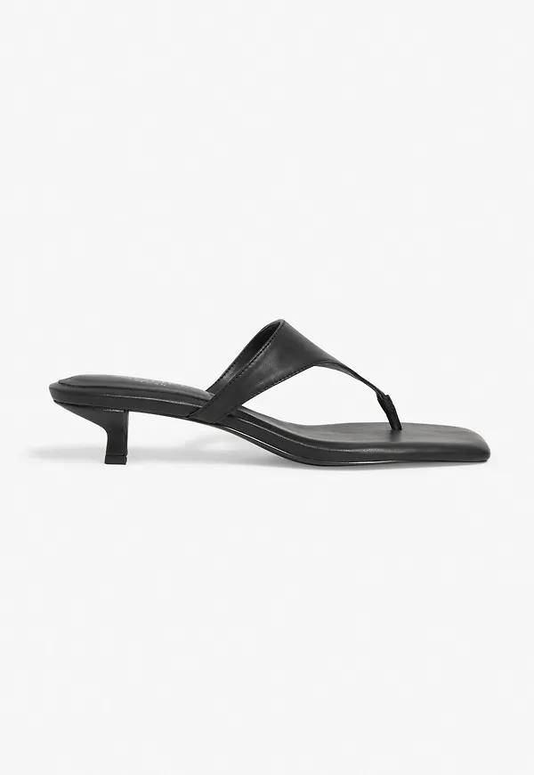 Kitten heeled sandals with toe post - Black