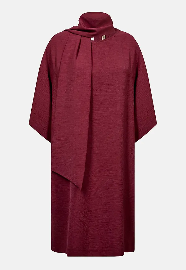 Klänning med scarf