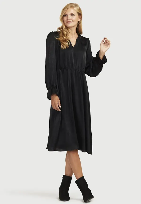 Klänning i satin Olivia