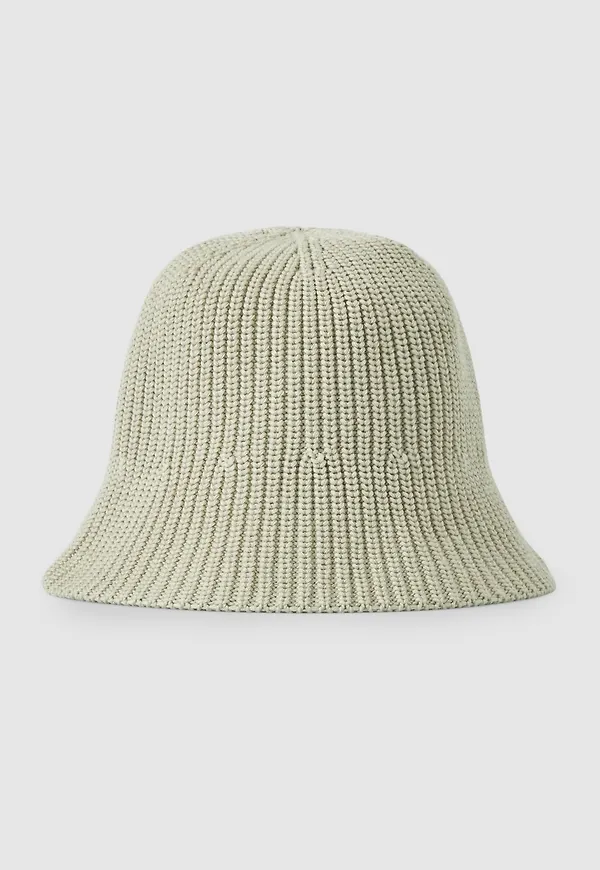 KNITTED BUCKET HAT