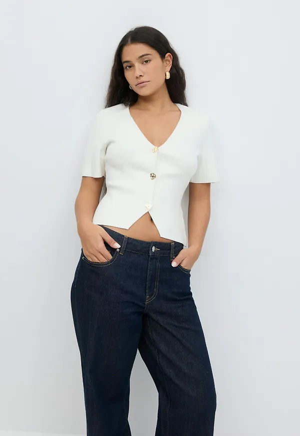 Knitted button top