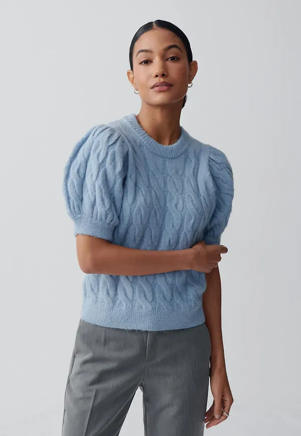 Knitted cable top