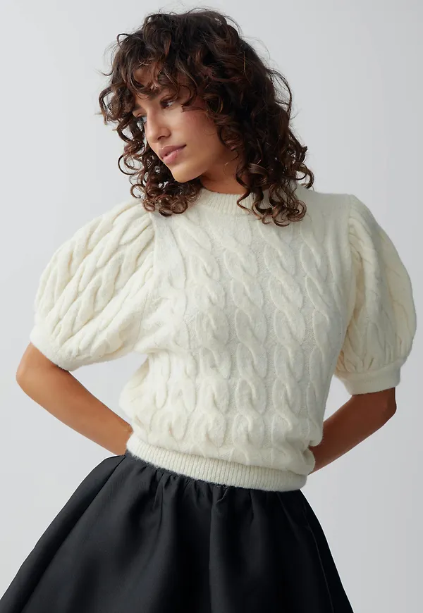Knitted cable top