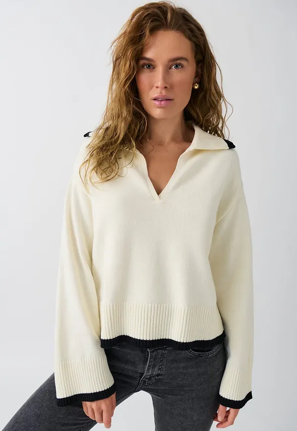 Knitted collar sweater
