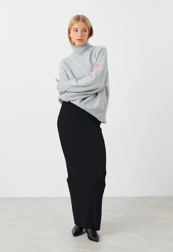 Knitted column skirt
