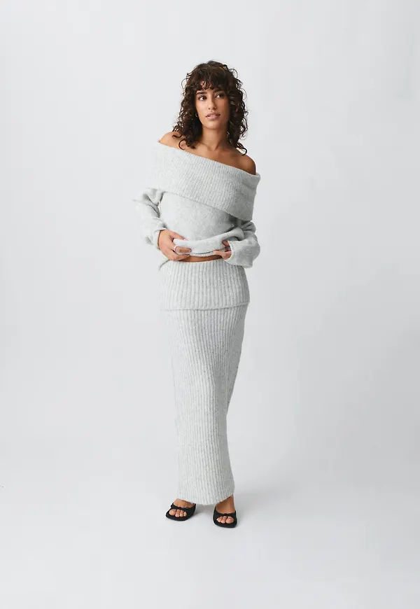 Knitted folded down skirt