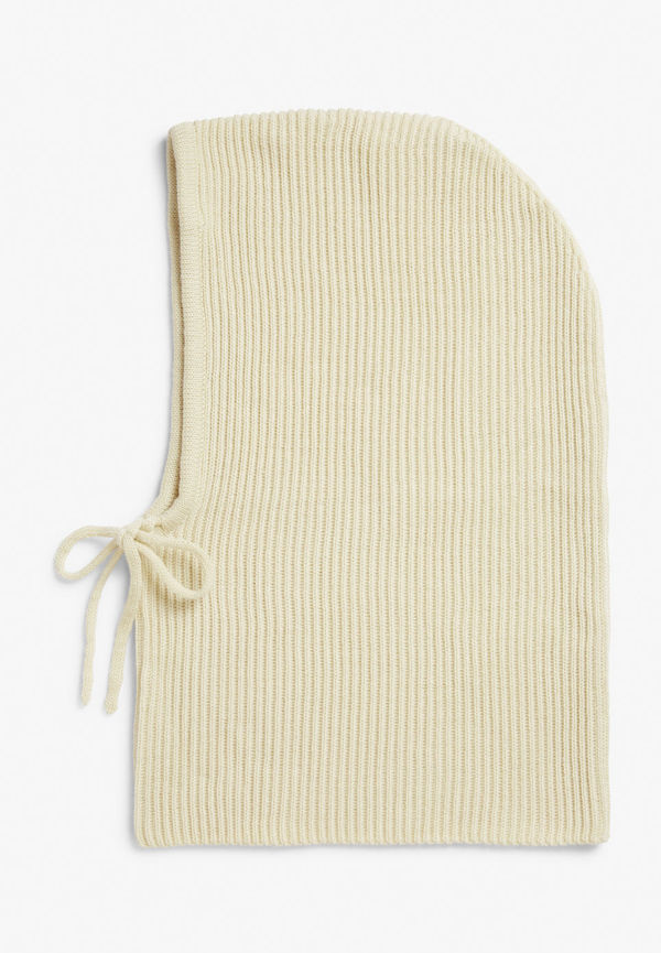 Knitted hood with drawstring - Beige