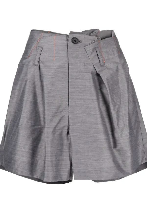 Kolor shorts med asymmetrisk design - Grå