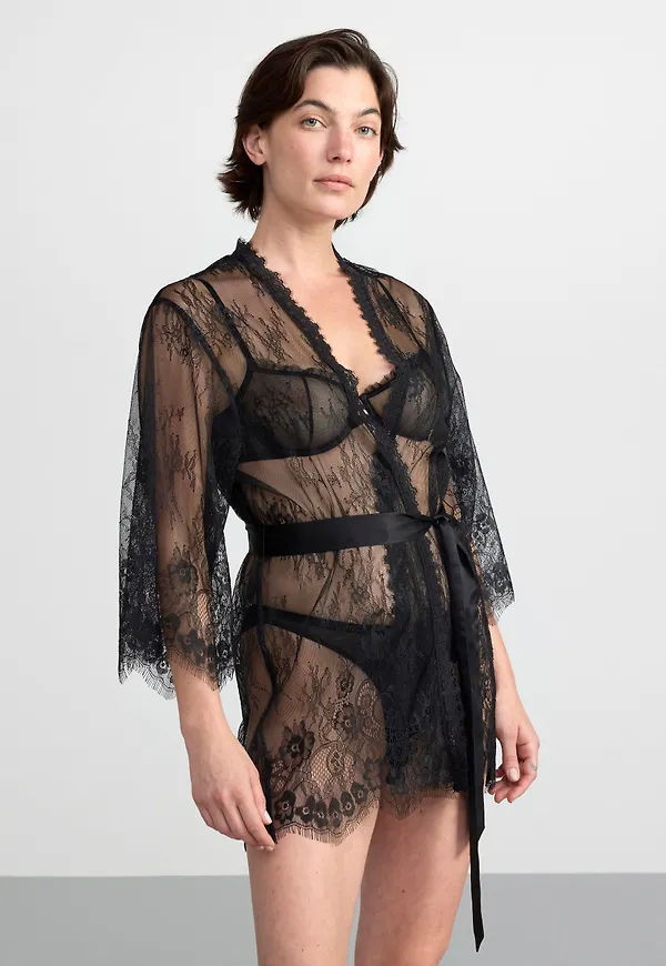 Kort kimono i spets
