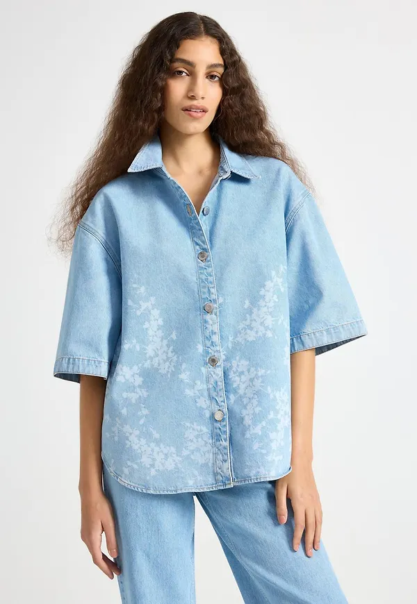 Kortärmad jeansskjorta med blomstertryck