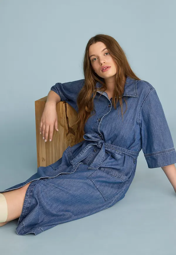 Kortärmad klänning i denim