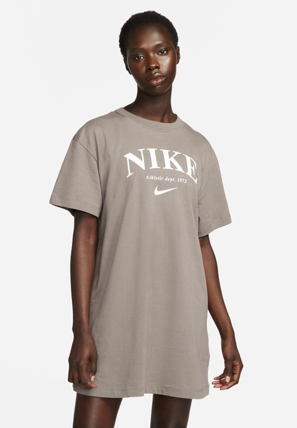 Kortärmad klänning Nike Sportswear med tryck för kvinnor - Grå