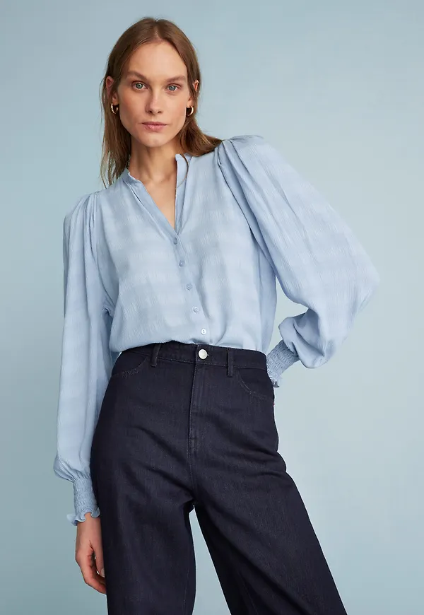 Krinklad blus med puffärm