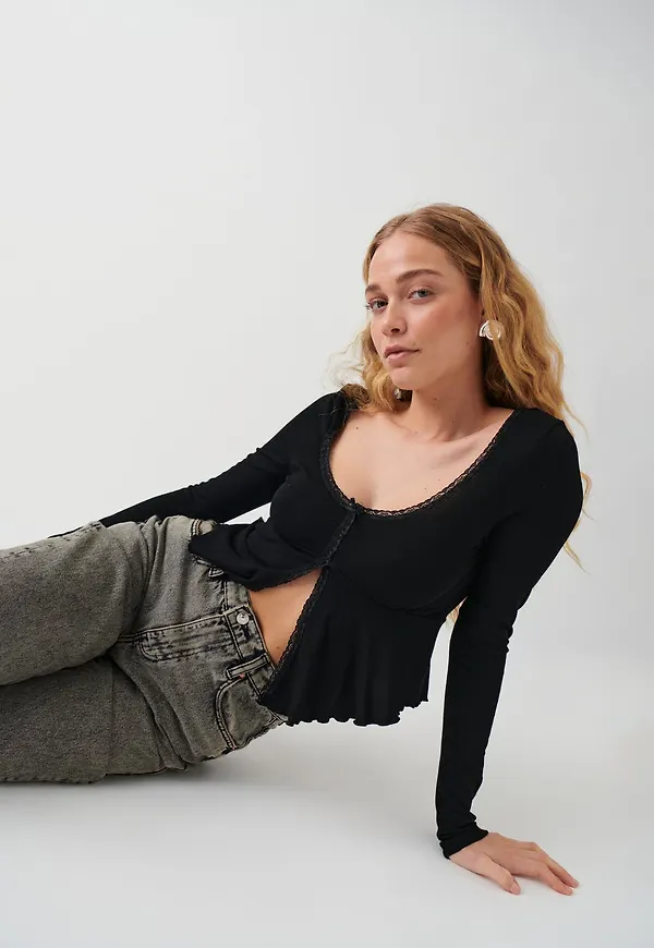 Lace detail top