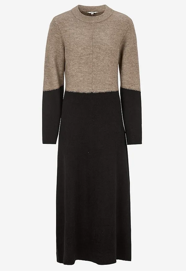 Lång stickad klänning