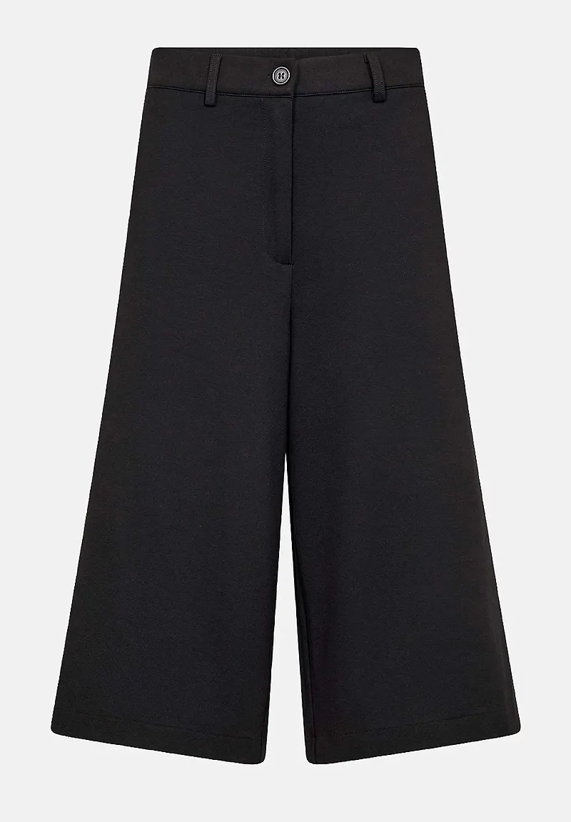 Långa, vida damshorts i trikå