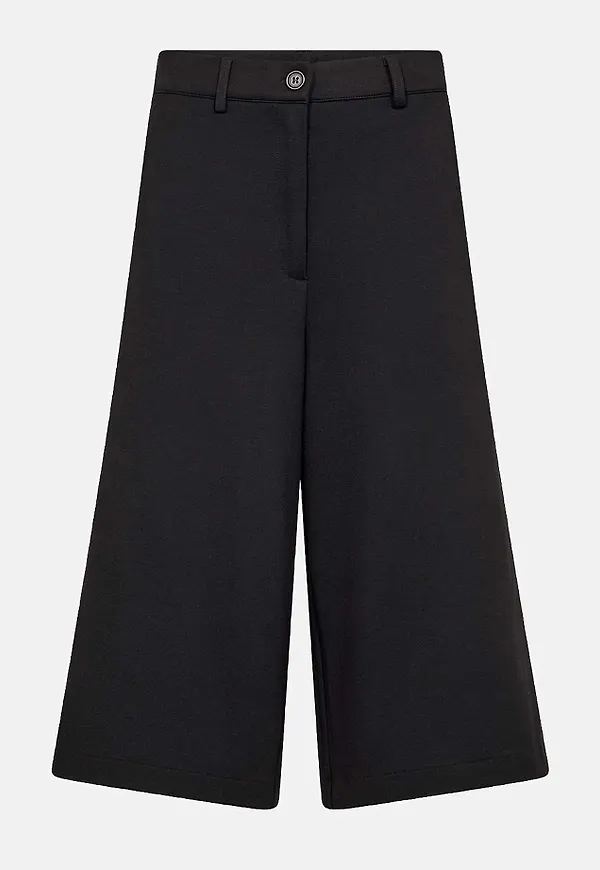 Långa, vida damshorts i trikå