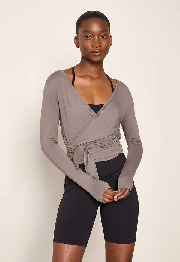 Långärmad omlottopp