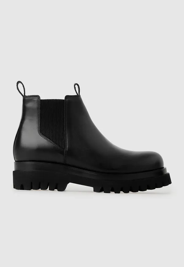 LEATHER CHELSEA BOOTS