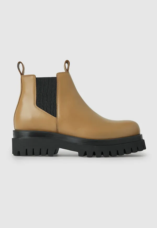 LEATHER CHELSEA BOOTS