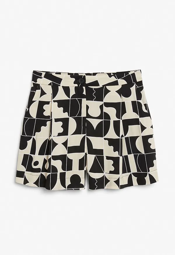 Lightweight high waist shorts - White