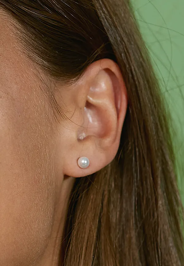 Lilian studs medium