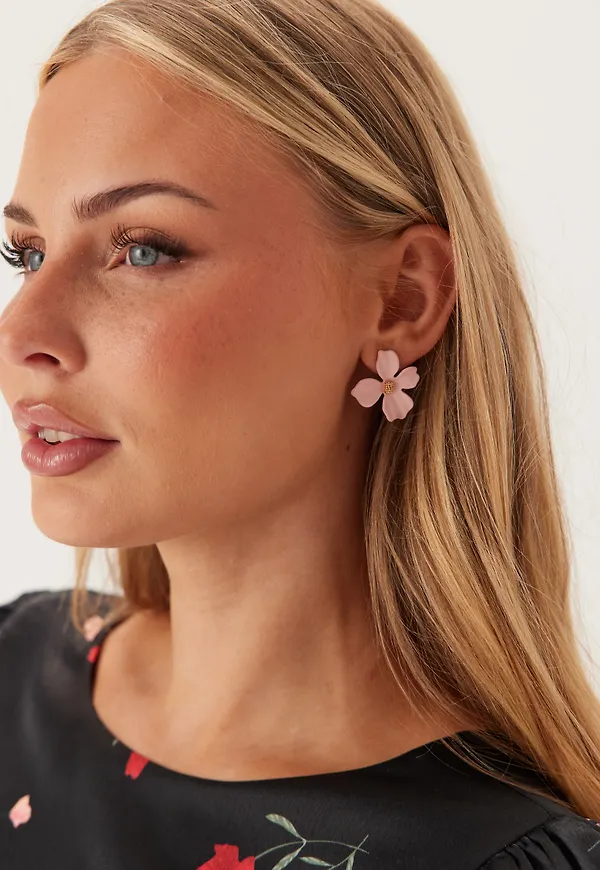 Lilly Flower Earring