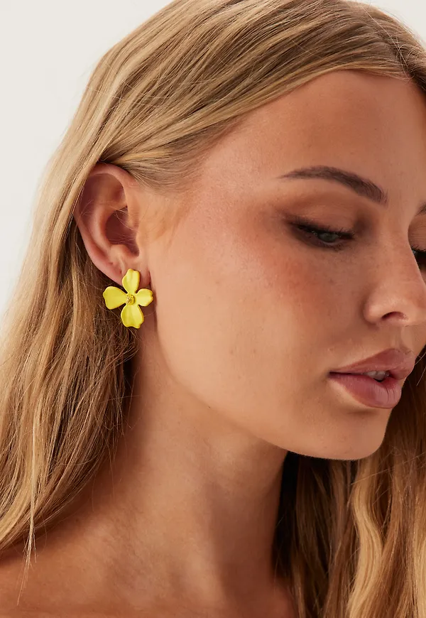 Lilly Flower Earring