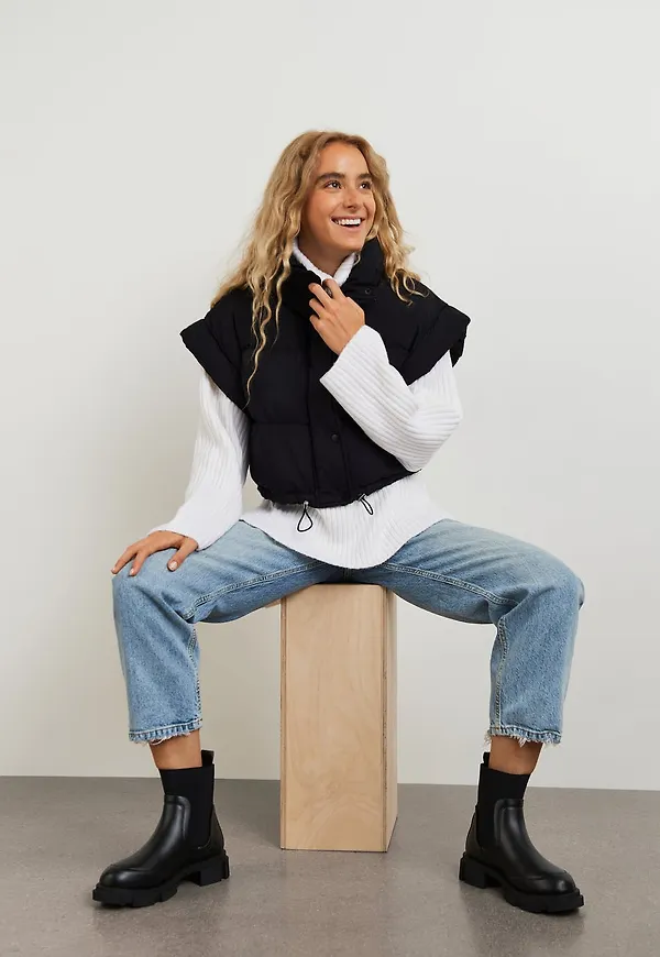 Lola cropped vest