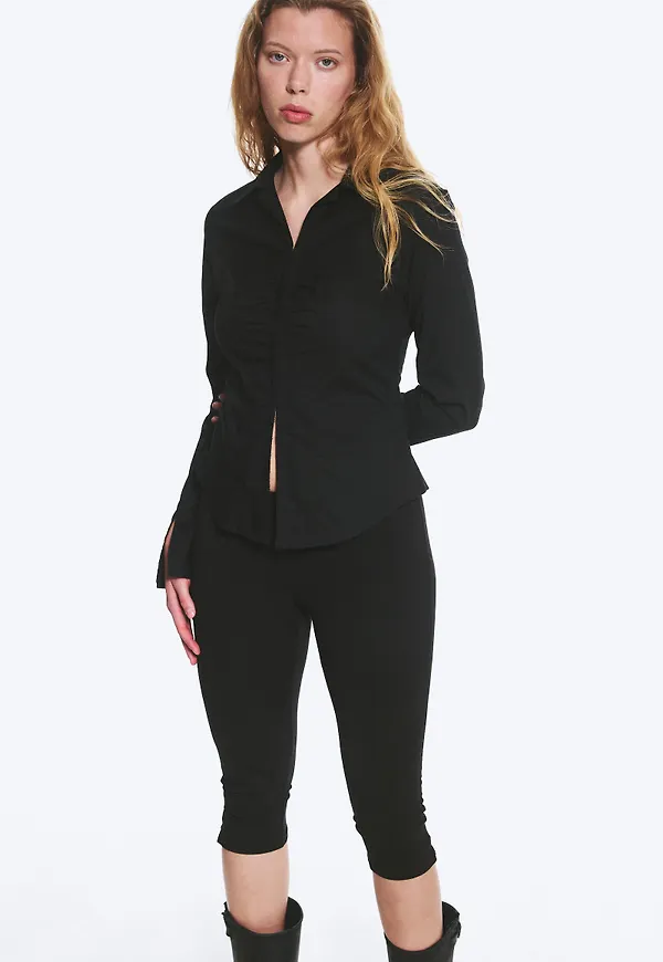 Long-Sleeved Hook-and-eye Top