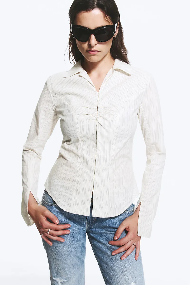 Long-Sleeved Hook-and-eye Top