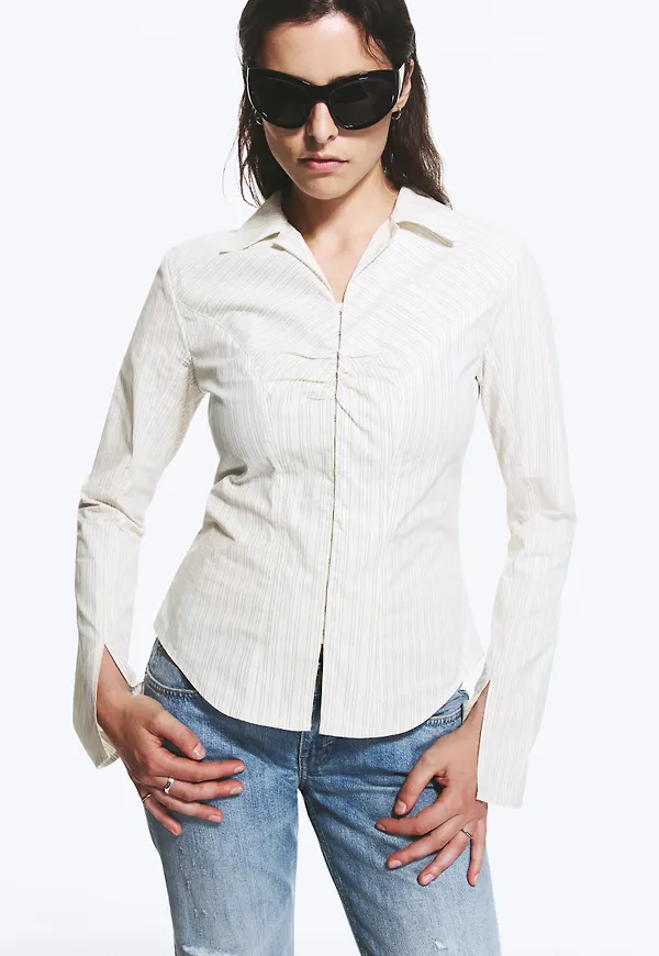Long-Sleeved Hook-and-eye Top