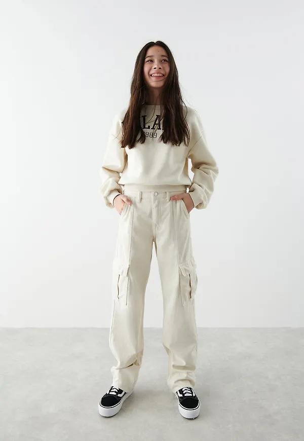 Loose cargo jeans