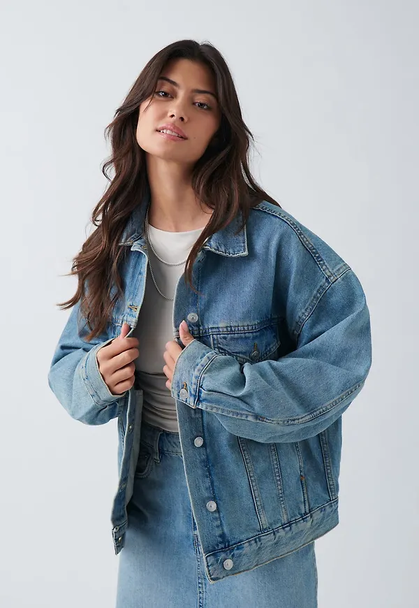 Loose denim jacket
