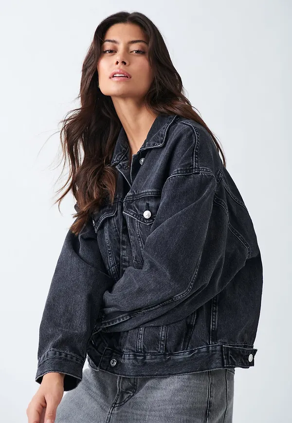Loose denim jacket
