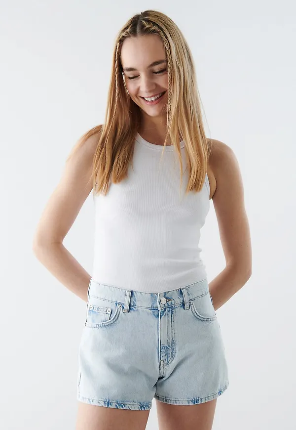 Loose denim shorts
