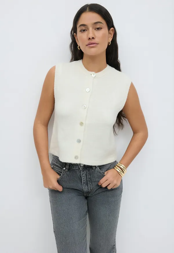 Loose knitted vest