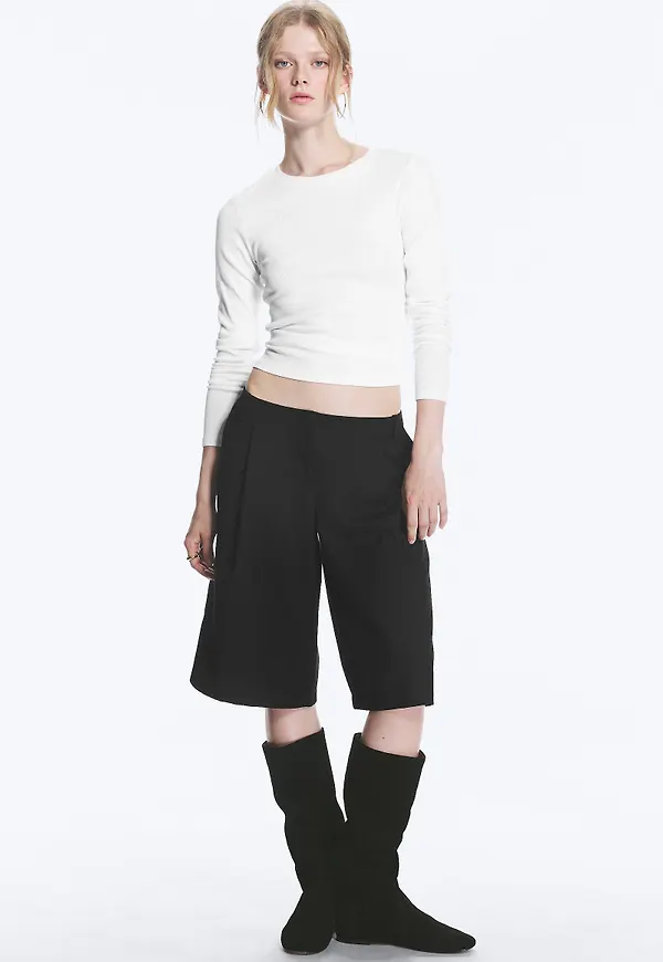 Loose Low Rise Three-quarter Length Suiting Shorts