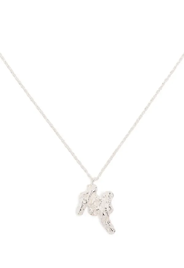 LOVENESS LEE halsband med M-hänge - Silverfärgad