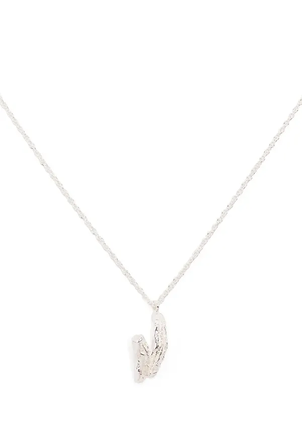 LOVENESS LEE halsband med V-alfabet - Silverfärgad
