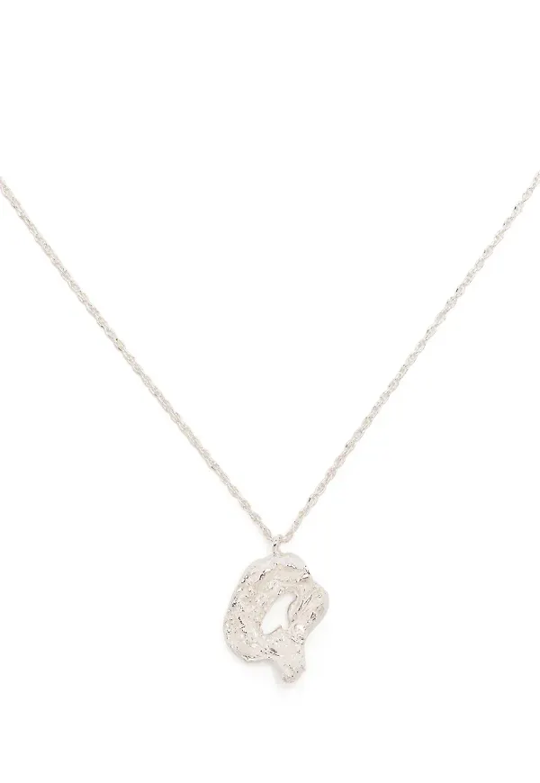 LOVENESS LEE Q halsband med bokstavshänge - Silverfärgad