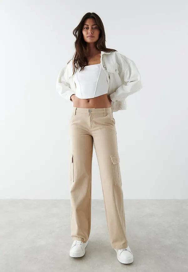 Low cargo jeans