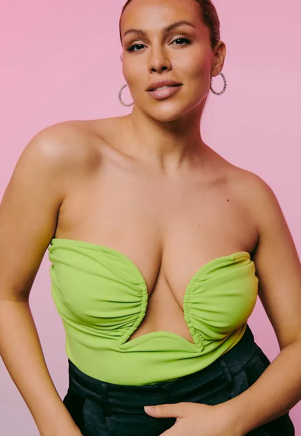 Low cut wire top
