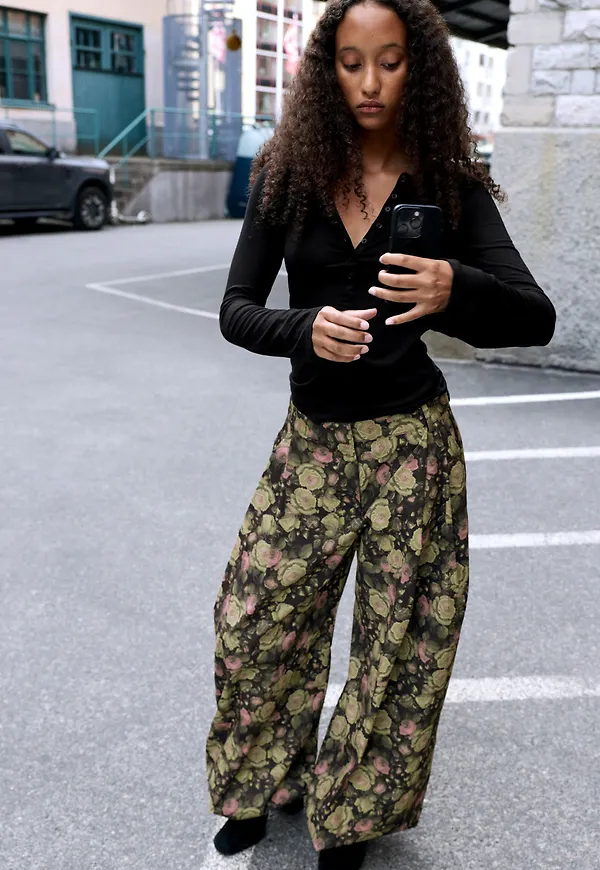 Low-Rise Balloon Trousers
