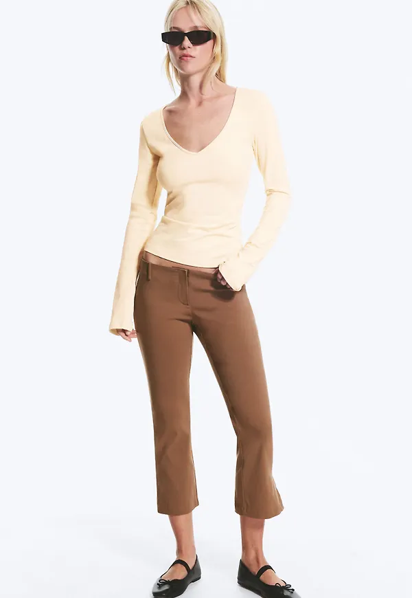Low rise capri trousers