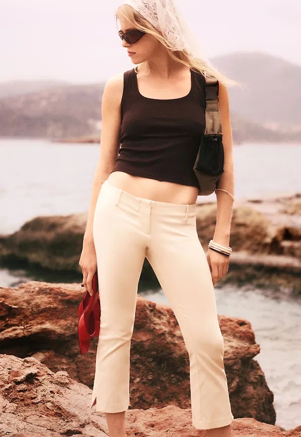 Low rise capri trousers