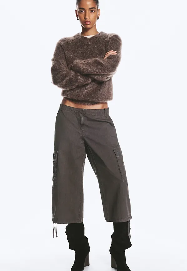 Low-Rise Cropped Cargo Trousers