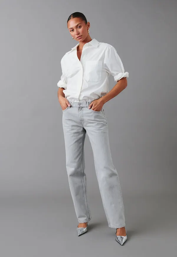 Low straight jeans