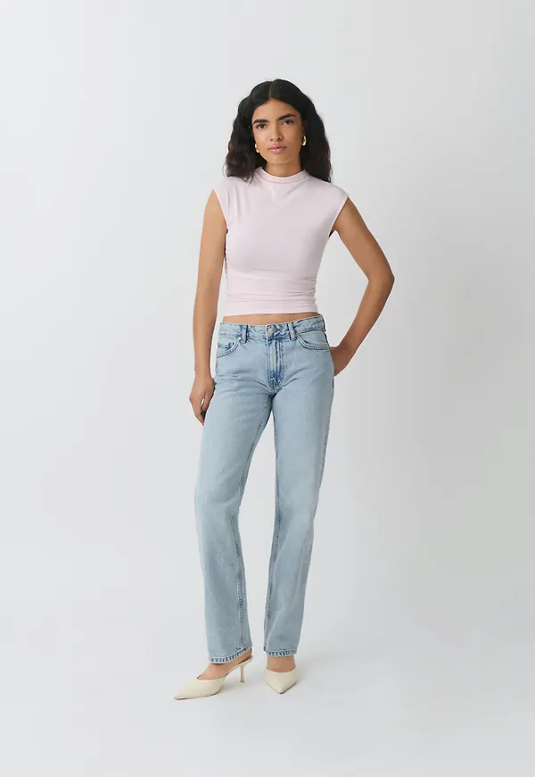 Low straight jeans