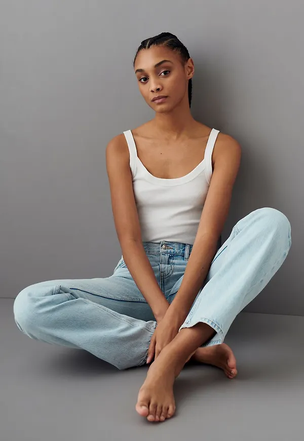 Low straight jeans